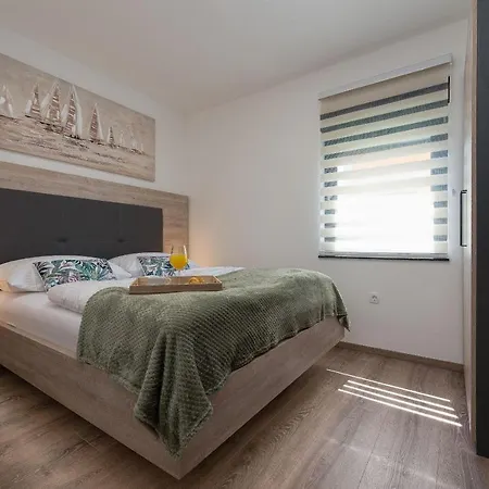 Blue Sky 2 Zadarvillas 别墅