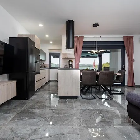 Blue Sky 2 Zadarvillas 别墅